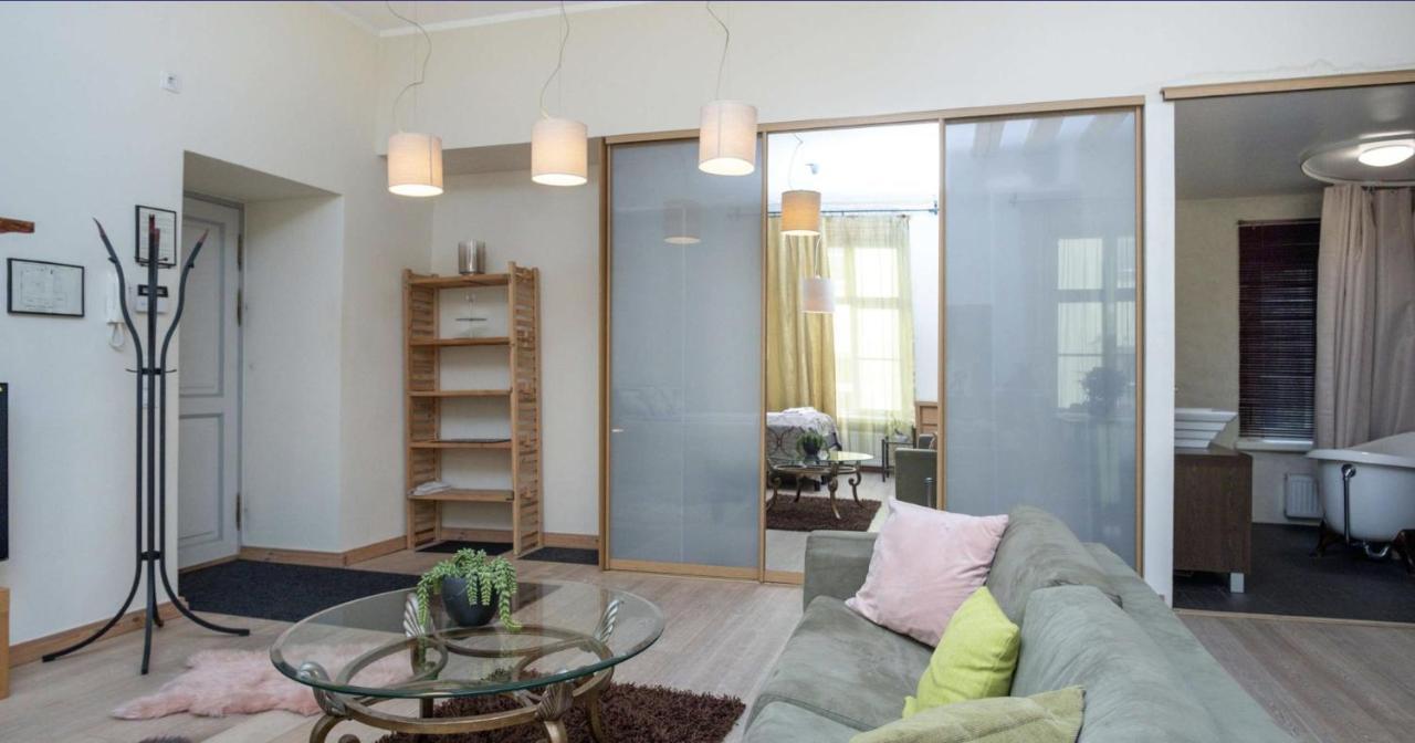 Spacious Studio Apartment In The Heart Of Old Town Tallinn Eksteriør billede
